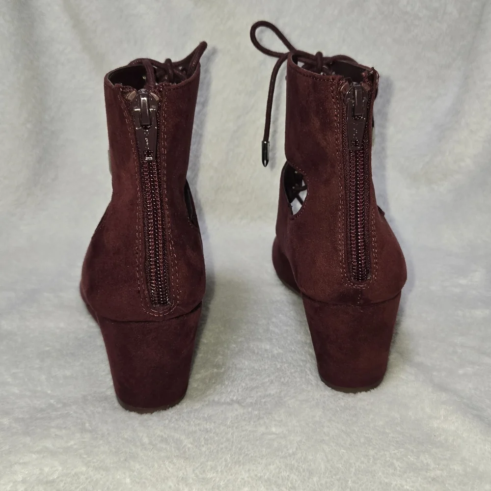 Dolcetta 5.5 Burgundy Strappy Wedge Booties Velvety Y2K Sassy RETRO FLASHY HIGH